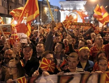 Ταραχές στα Σκόπια: Ενεργός αντίσταση κατά Ζάεφ από την αντιπολίτευση